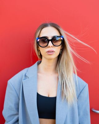 Proč nosit něco nudného 😴, když můžete mít na nose čistou energii ⚡️ a radost? 🌈 Každá barva a každý tvar má za úkol...