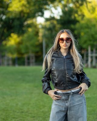 🤔 Mnoho lidí si myslí, že s koncem léta by měly sluneční brýle zůstat v pouzdře. Chyba lávky! Slunce je silné i na...