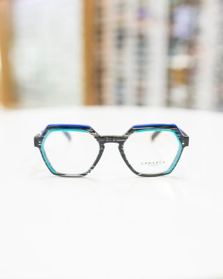 Představte si barvy, které vyprávějí příběh 🎨 Představte si design, který je uměním 🖼️ ✨ To je LAMARCA EYEWEAR. Zrozeny v...